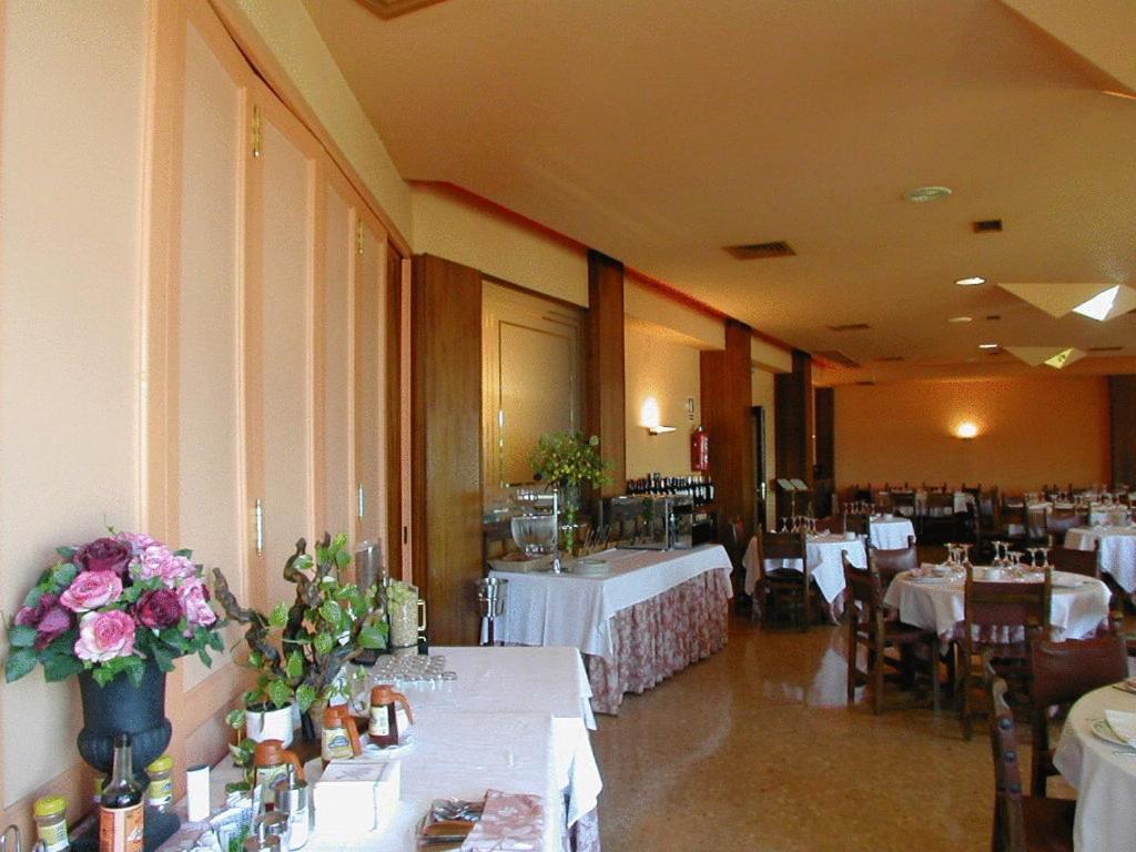 Hotel Rey Sancho Ramirez Somontano Sl บาร์บัสโตร ภายนอก รูปภาพ