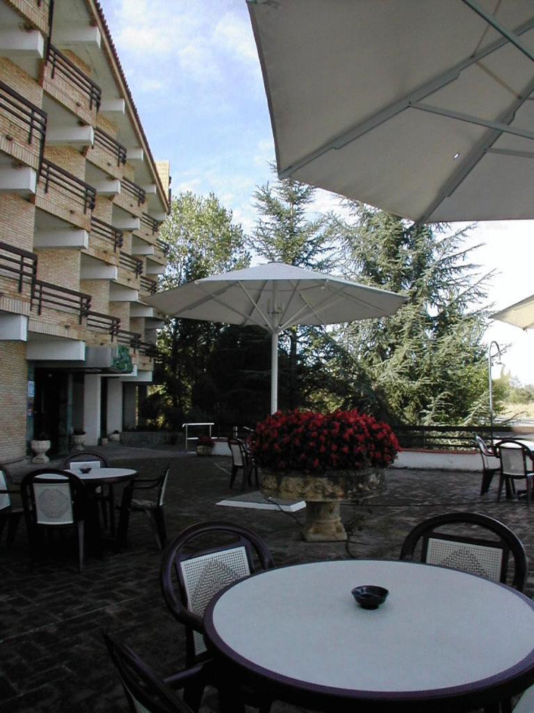 Hotel Rey Sancho Ramirez Somontano Sl บาร์บัสโตร ภายนอก รูปภาพ